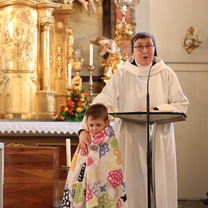 Sr. Marias Kuscheldecke ist der Hit bei den Kindern.